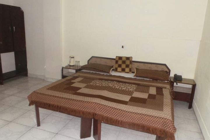 Room 3 of 12