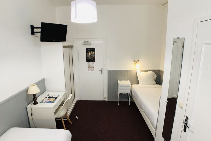 Room 21 of 42