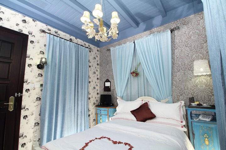 Room 25 of 29