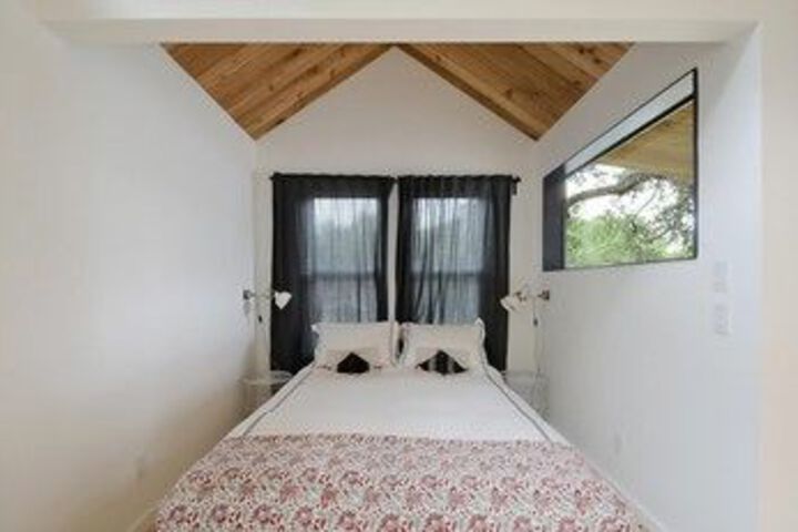 Room 10 of 23