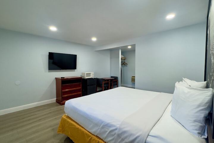 Room 27 of 60