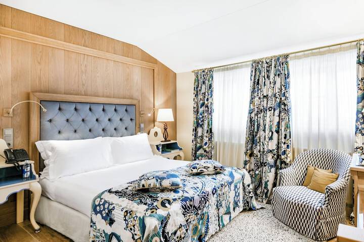 Room 27 of 65