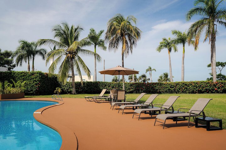 Pool 40 of 79