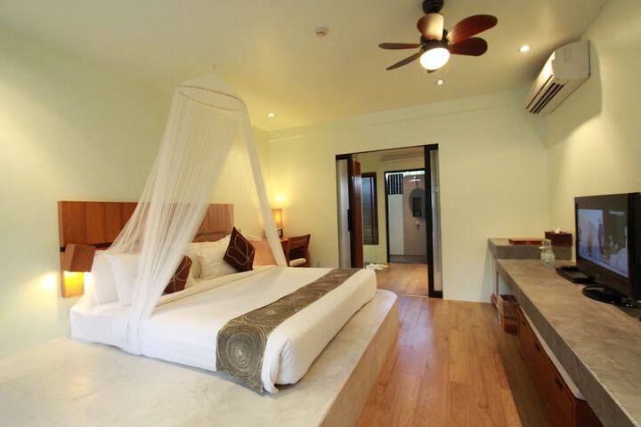 Room 3 of 142