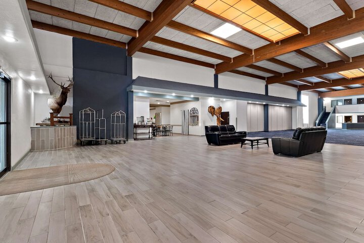Entrance & Lobby