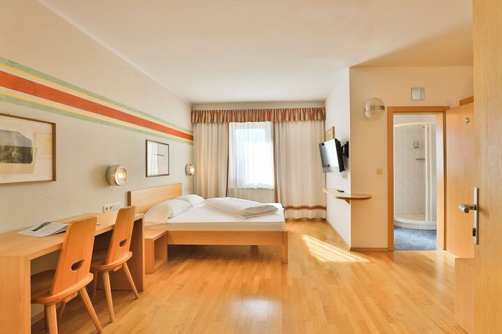 Room 66 of 120