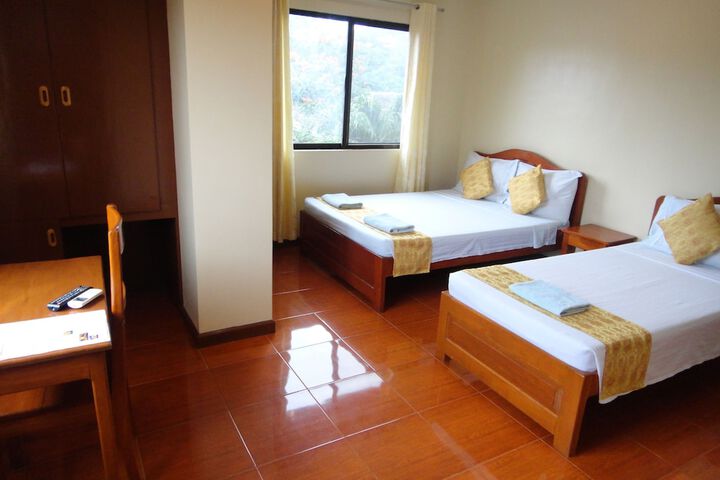 Room 16 of 38