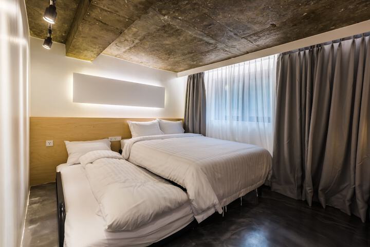 Room 14 of 90
