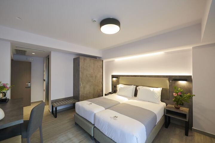 Room 18 of 37