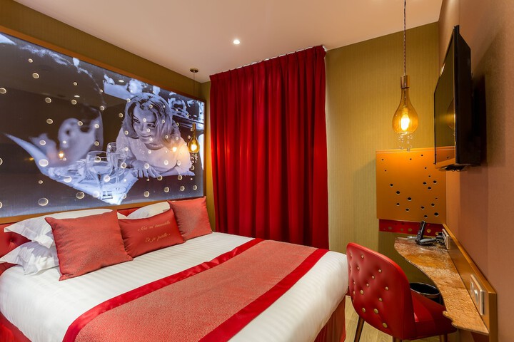 Room 15 of 83