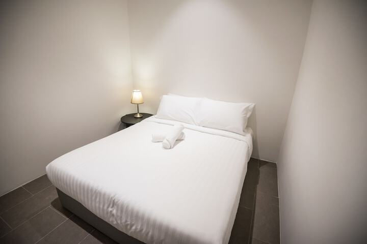 Room 8 of 82