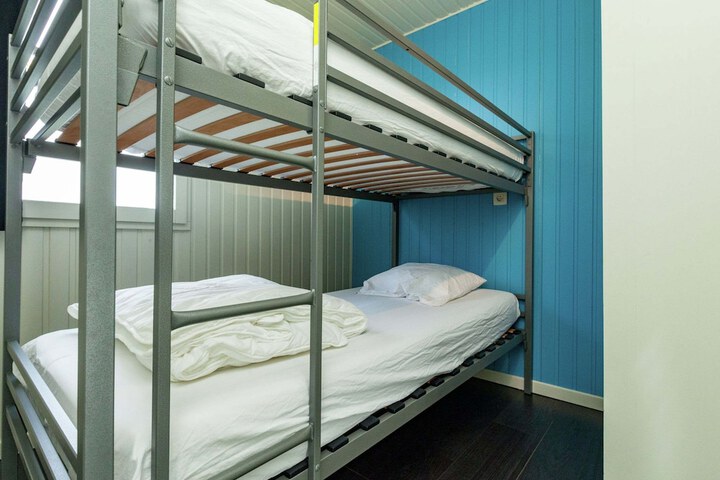 Room 6 of 53