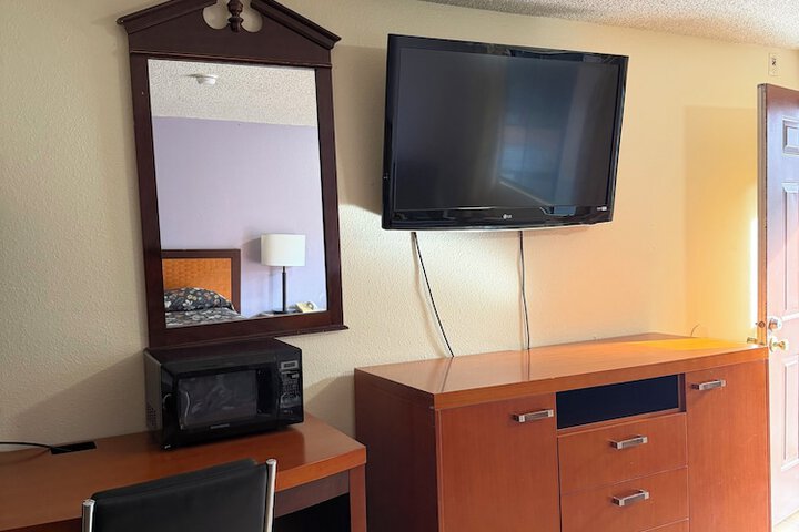 Room 5 of 19