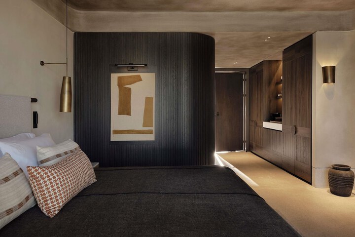 Room 11 of 43
