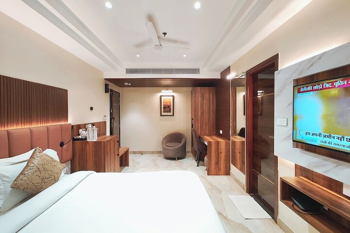 Room 18 of 25