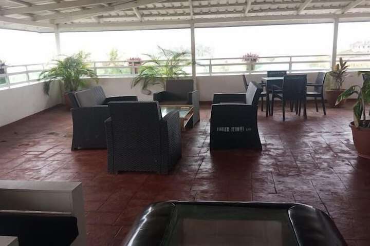 Lounge 14 of 57