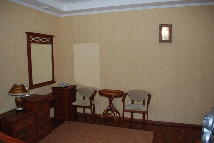 Room 16 of 50