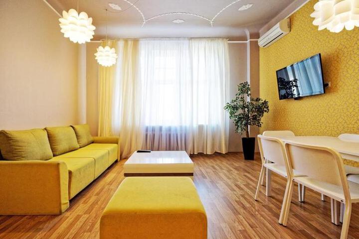 Room 4 of 10