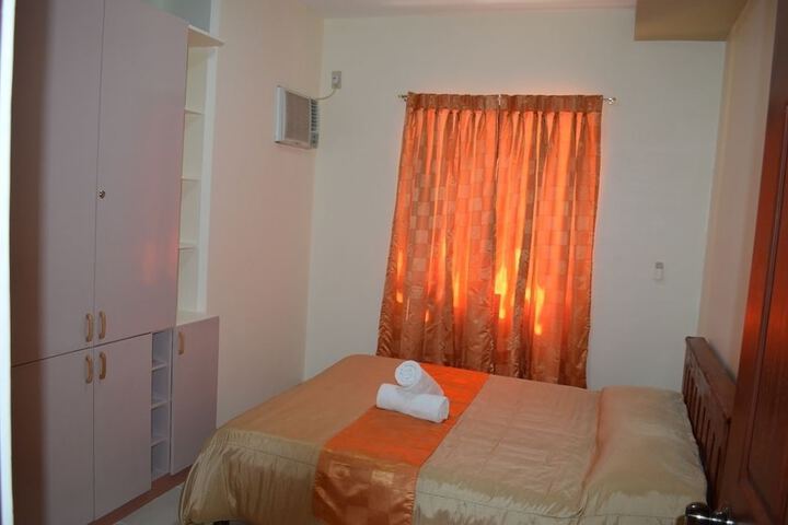 Room 3 of 79