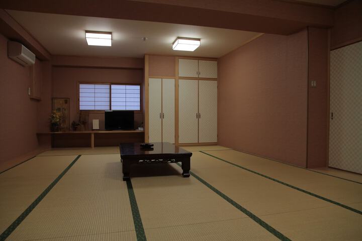 Room 10 of 66