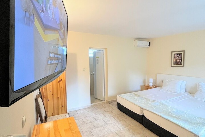 Room 19 of 64