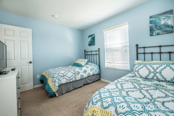 Room 5 of 18