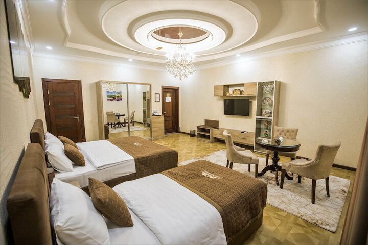 Room 10 of 82