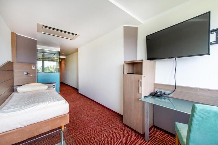 Room 38 of 130