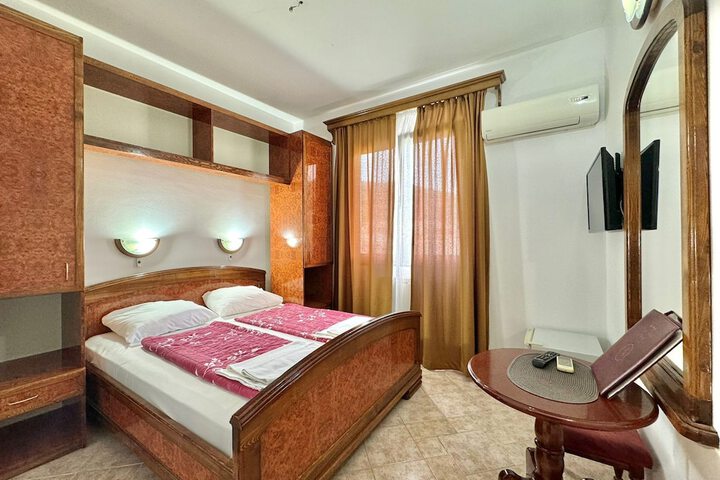 Room 12 of 85