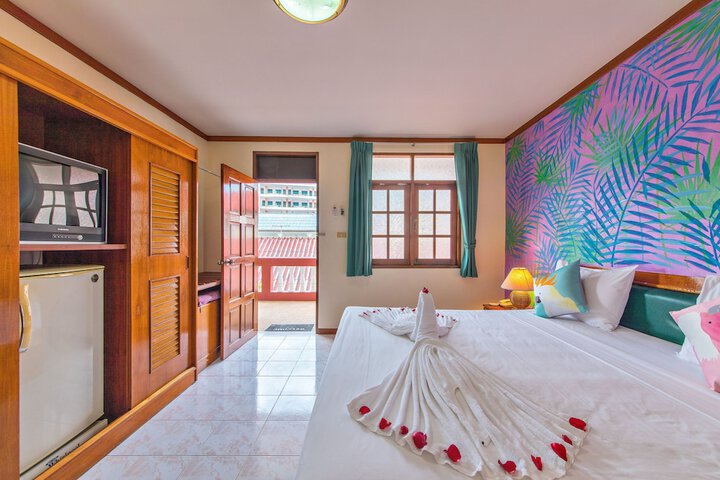 Room 9 of 30