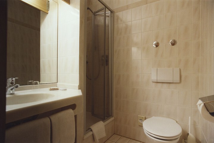 Room 52 of 73