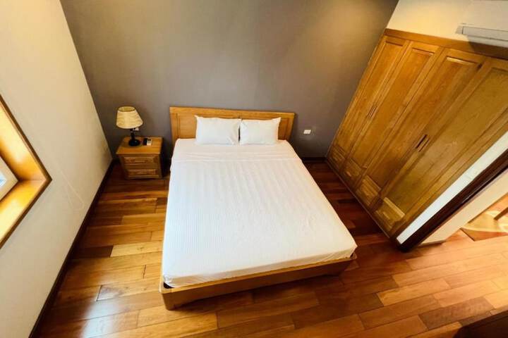 Room 6 of 47