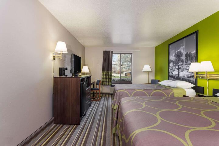 1 Queen Bed (15 of 24)