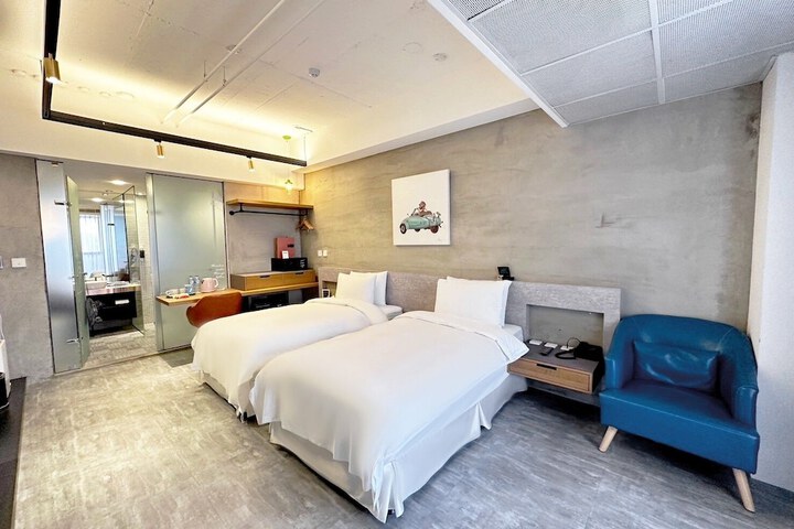 Room 22 of 50