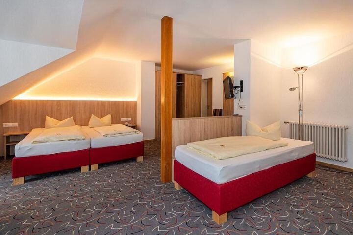 Room 2 of 37