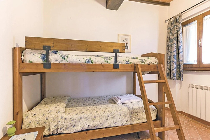 Room 5 of 17