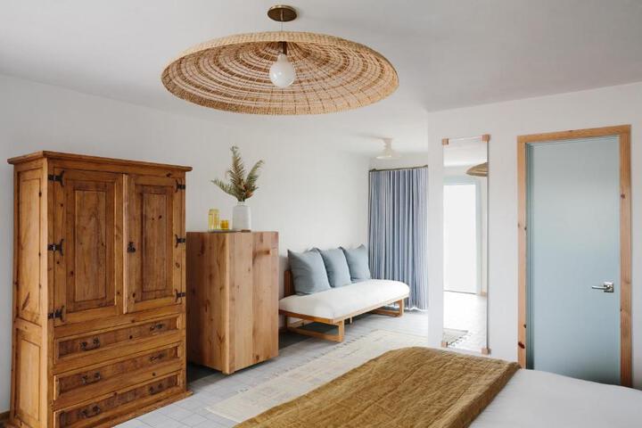 Accessible King Room (4 of 9)