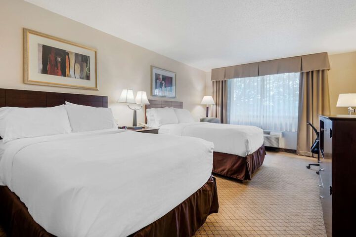 2 Double Beds (3 of 11)