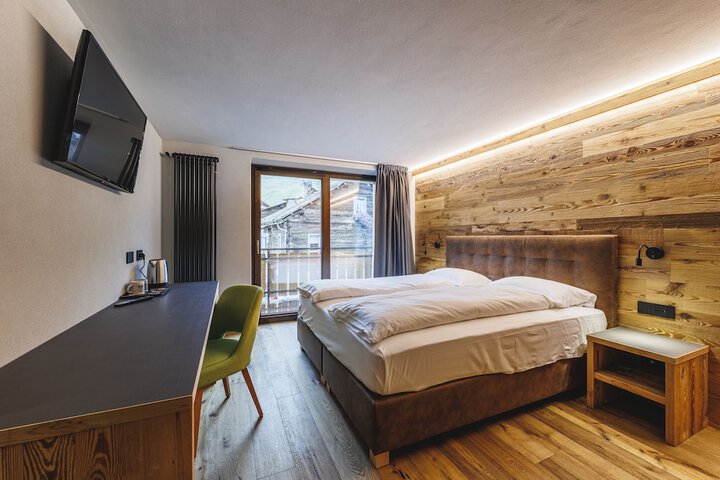 Room 14 of 37