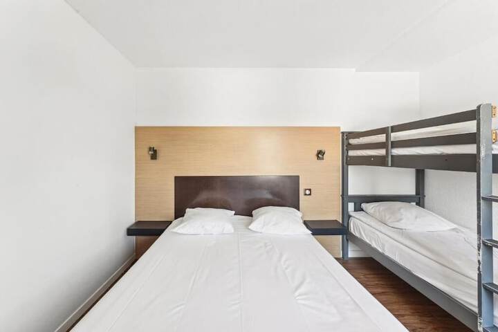 Room 3 of 28