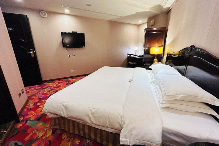 Room 68 of 216