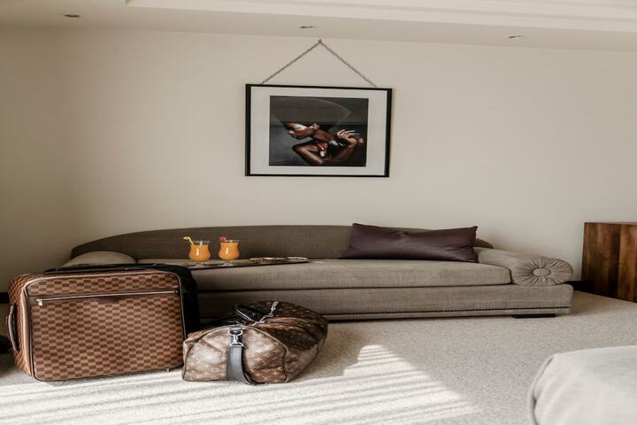 Room 10 of 32