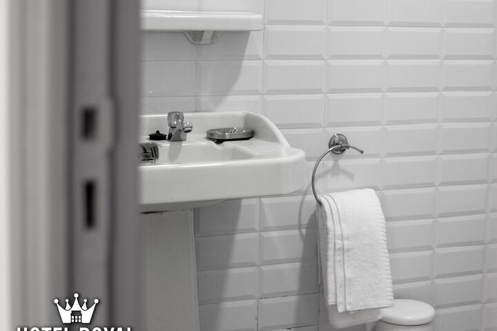 Room 44 of 58