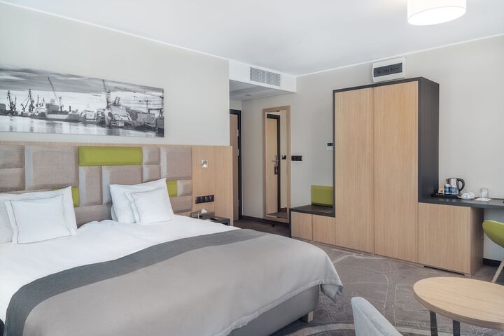 Room 25 of 113