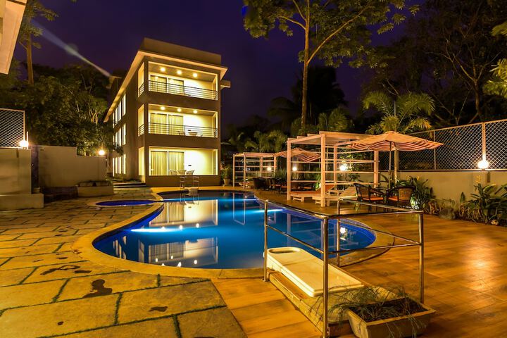 Pool 21 of 38