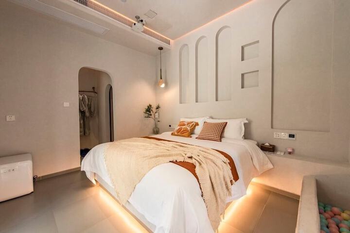Room 81 of 150