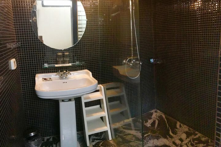 Room 47 of 63
