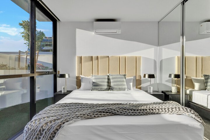 Room 3 of 44