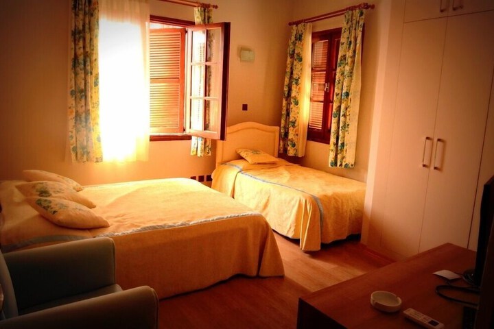 Room 8 of 14