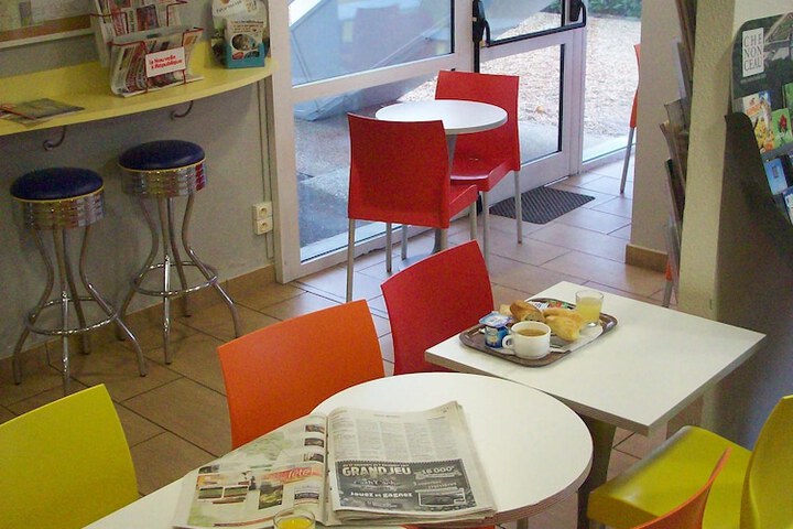 Breakfast/Coffee Service 12 of 32